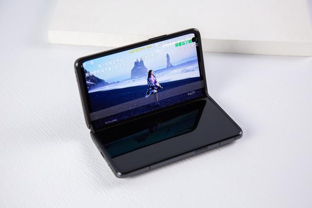 折叠屏市场风向变，阔折叠成新宠，小折叠迭代放缓？