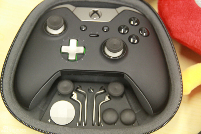 致敬经典，再塑巅峰，NACON霍尔扳机Xbox 360纪念版手柄，低延迟体验焕发新生