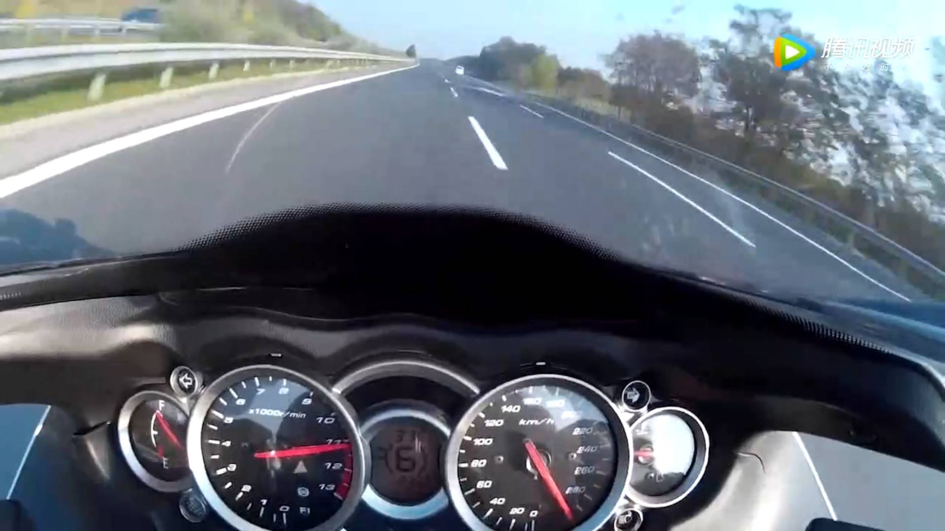 第一视角看2秒飙到时速700公里