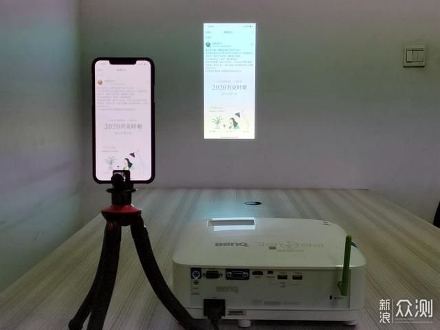 荣耀亲选萤蜂AI投影仪Air发布，599元起，280CVIA亮度+隔空指向遥控，性价比再升级！