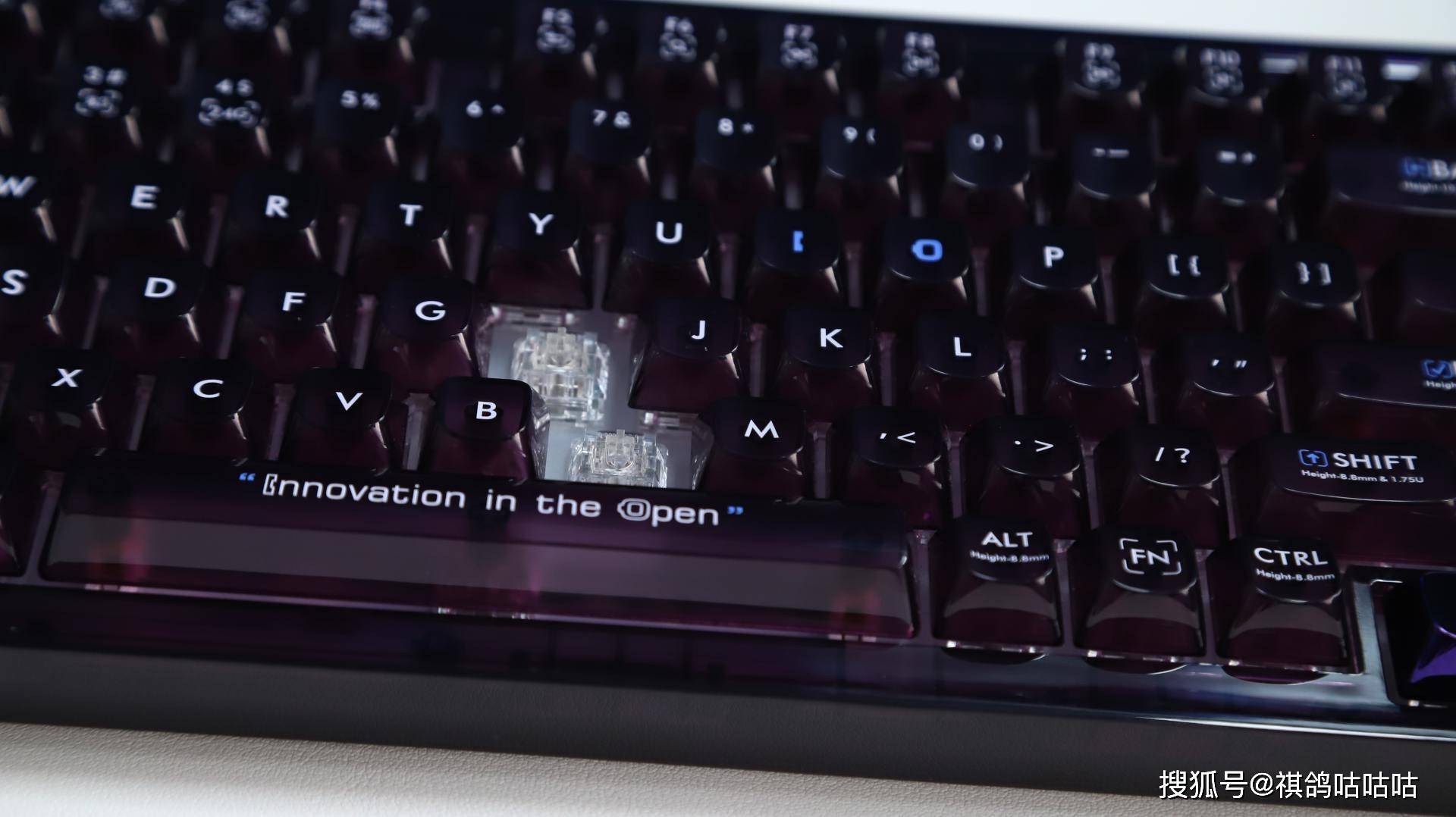 黑爵棱镜键盘，1.33英寸彩透屏+创新键帽设计，redefine 87键新体验